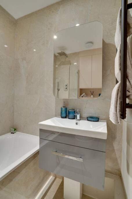 Glamorous Art Deco Flat In Chelsea Лондон Экстерьер фото